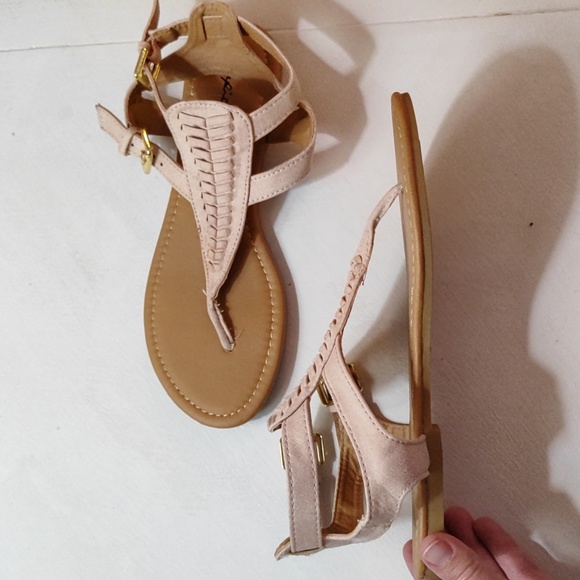 Qupid Gladiator Sandals - Picture 3 of 4